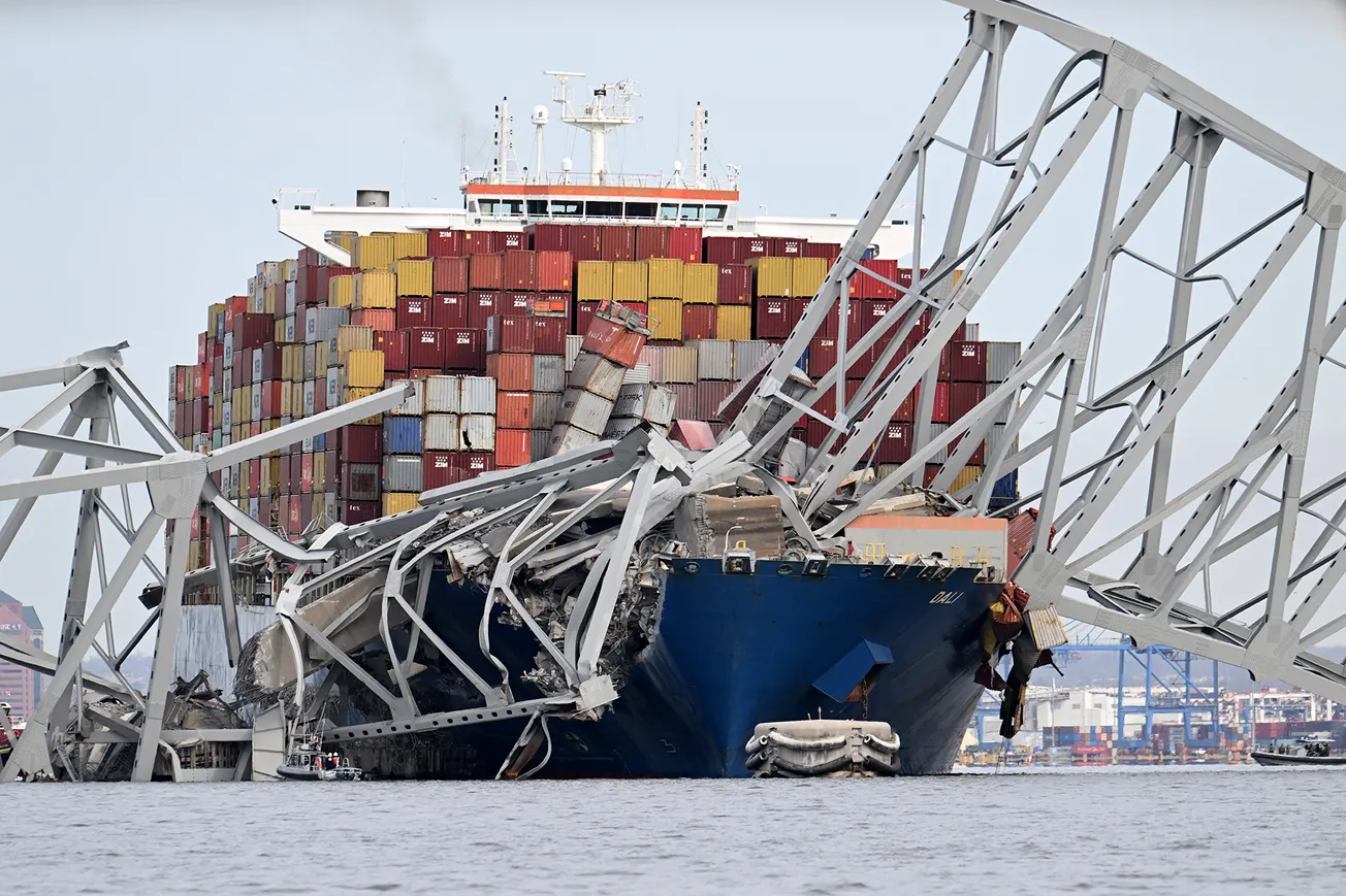 Containership Dali crashing into the Francis Scott Key Bridge in Baltimore.